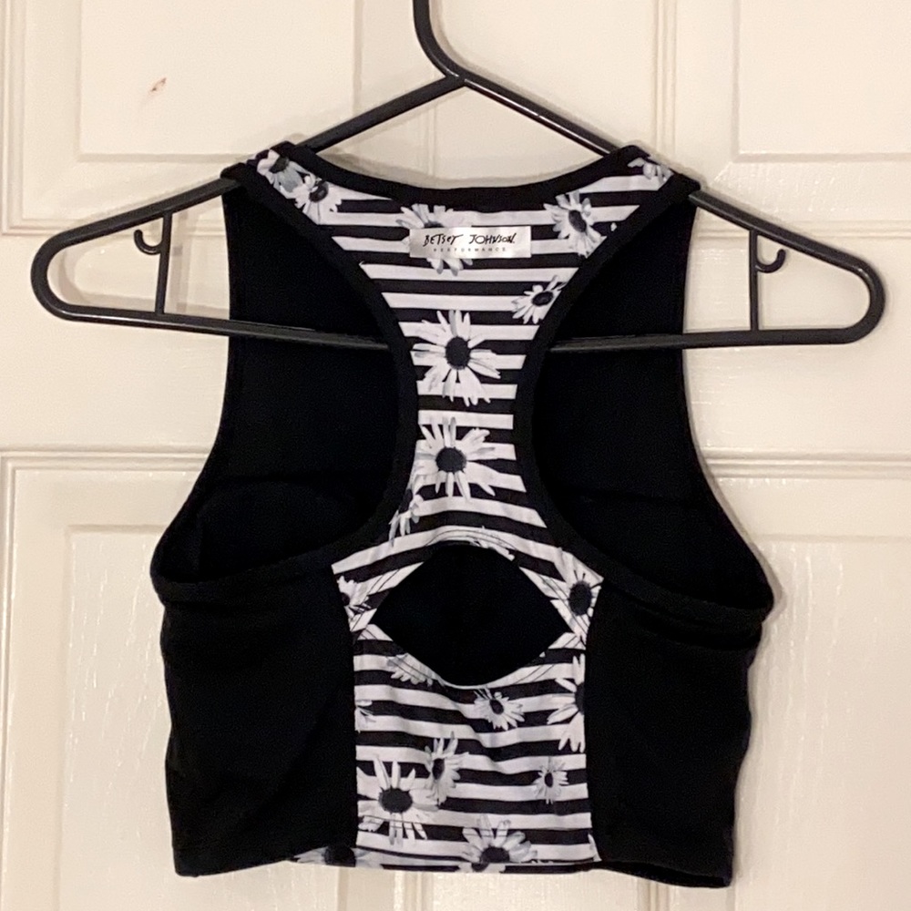 Performance Crop Top - Picture 3 of 3